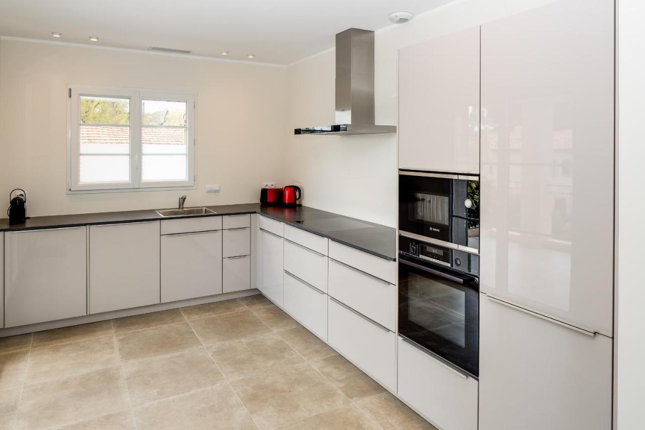 Luxurious And Spacious Apartment In The Heart Of The Cote D'Azur Roquefort Les Pins Bagian luar foto